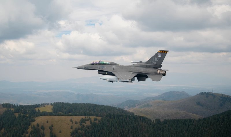 Enhancing military pilot training: Overcoming challenges in integrating VR and MR technologies