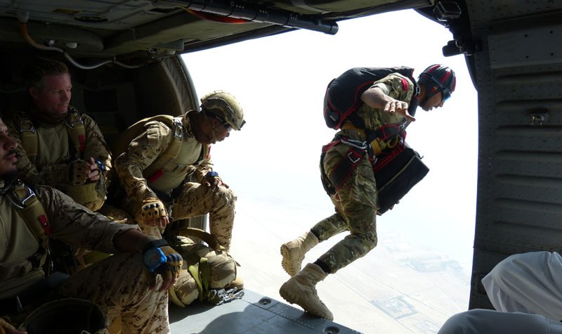 Bahrain Special Forces master free-fall training