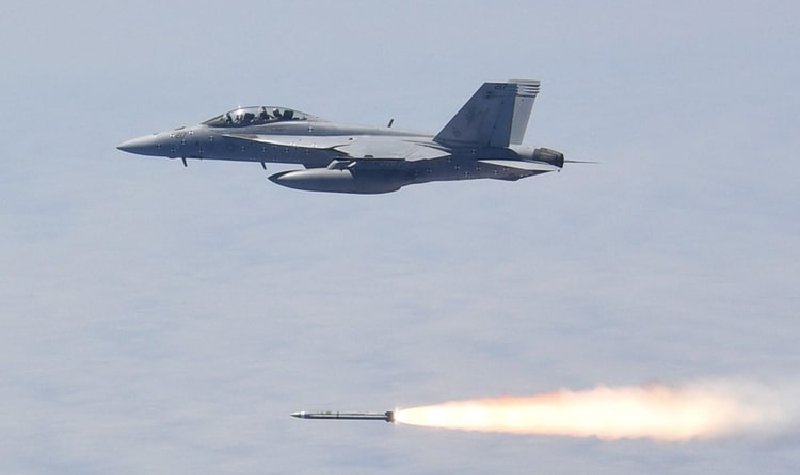 US Navy awards contract for extended-range missiles