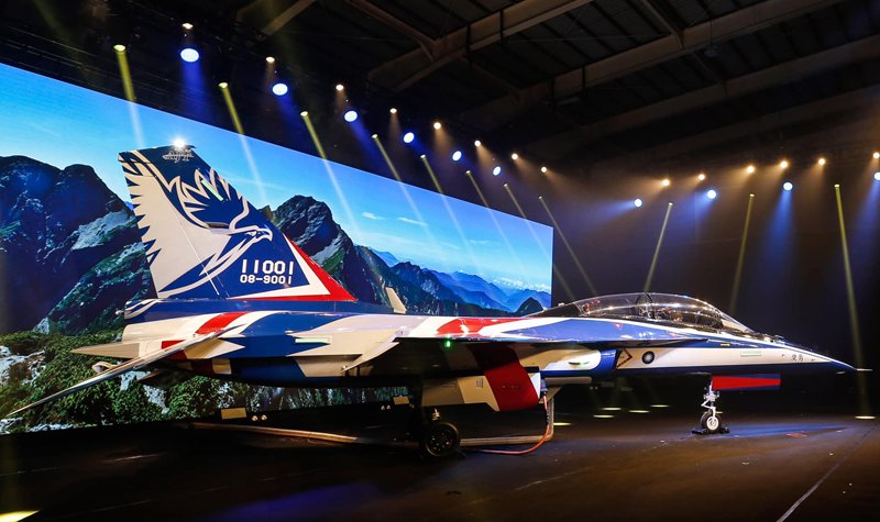 Taiwan rolls out jet trainer prototype