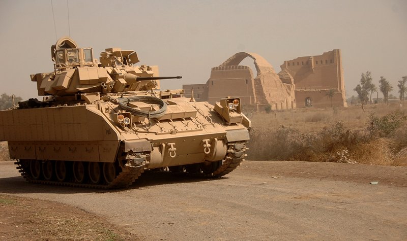 Palomar receives binocular display contracts