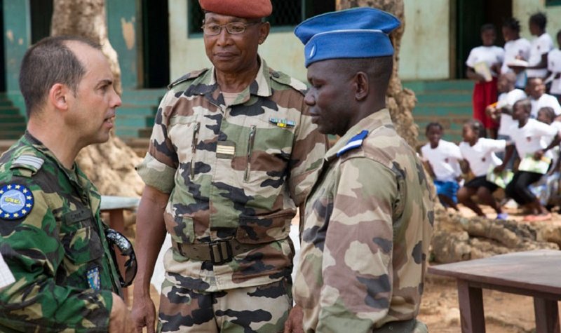 Russia trains CAR army in weapons use