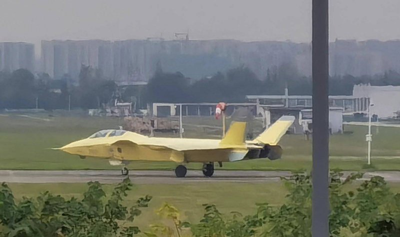 China’s long-awaited twin-seat J-20 emerges