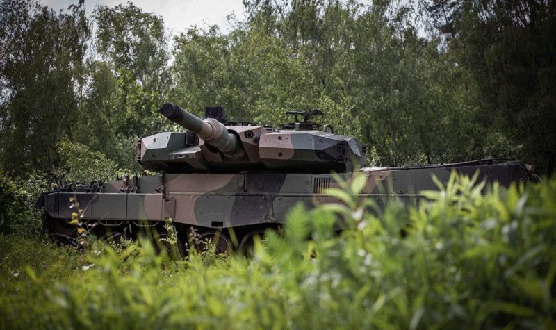 Polish Army receives its first batch of Leopard 2PL MBTs