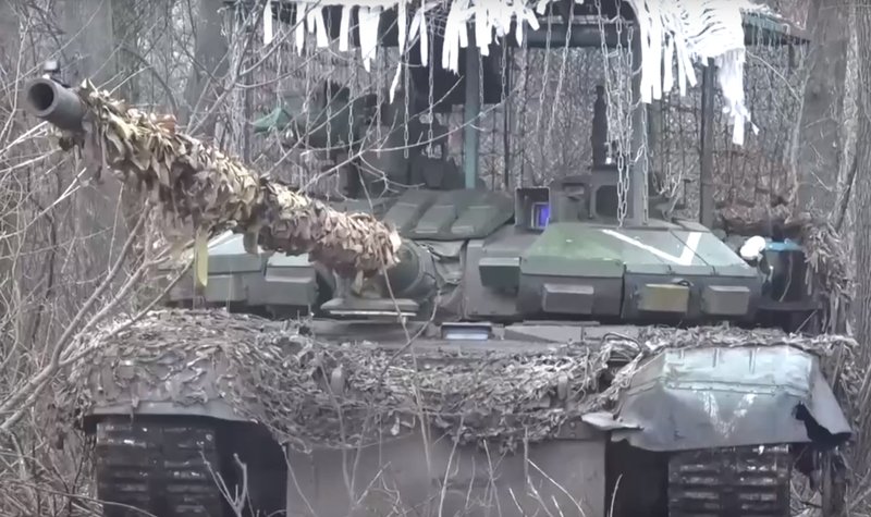 Improved T-90M shown in detail in Donetsk