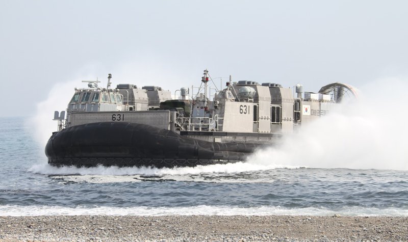 ROK Navy receives two LCACs to boost amphibious capacity