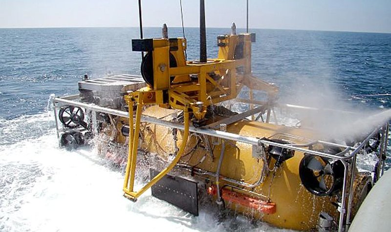 USN exercises submarine rescue contract option